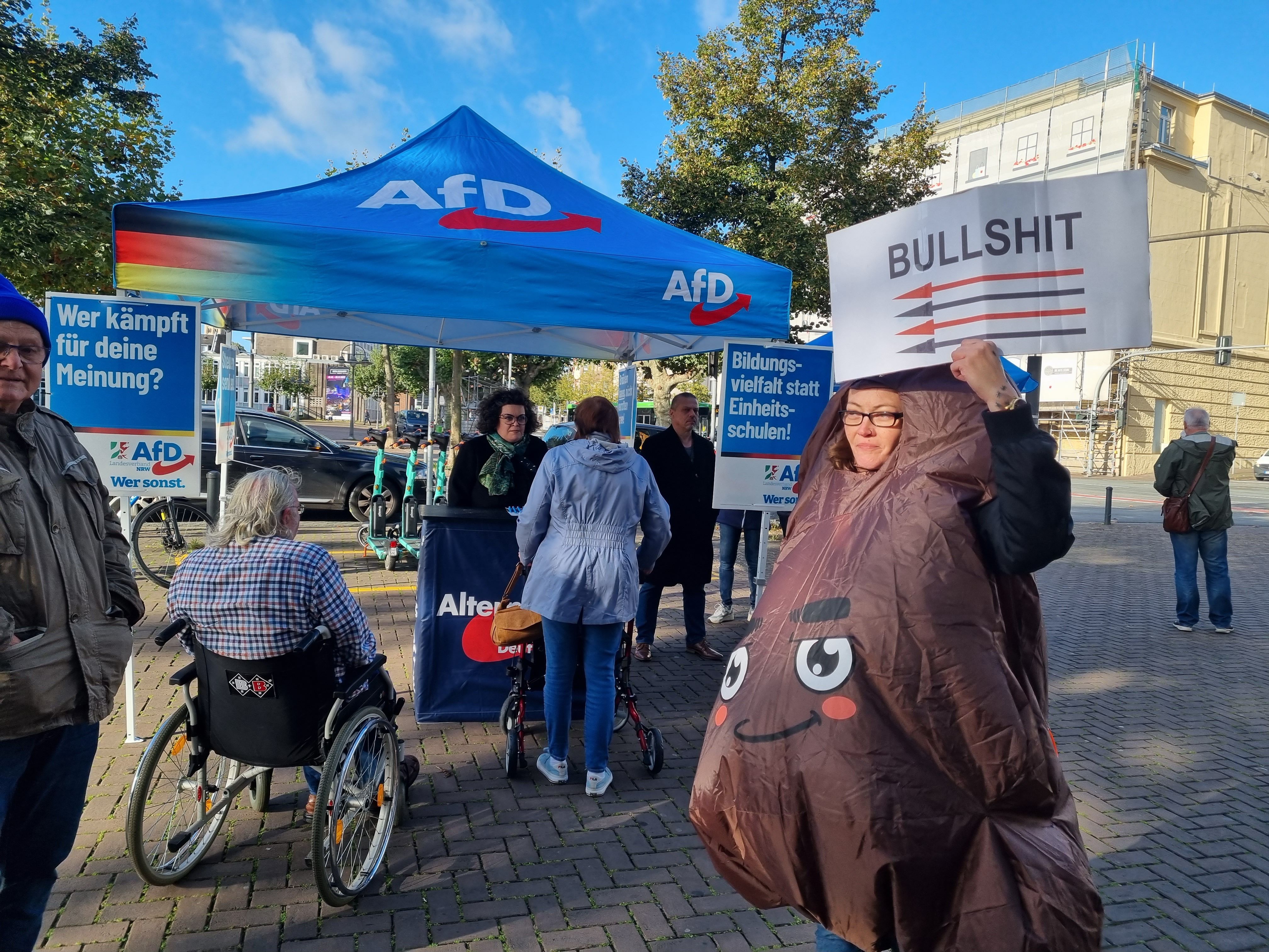 Protest am AfD-Desinformationsstand in RE