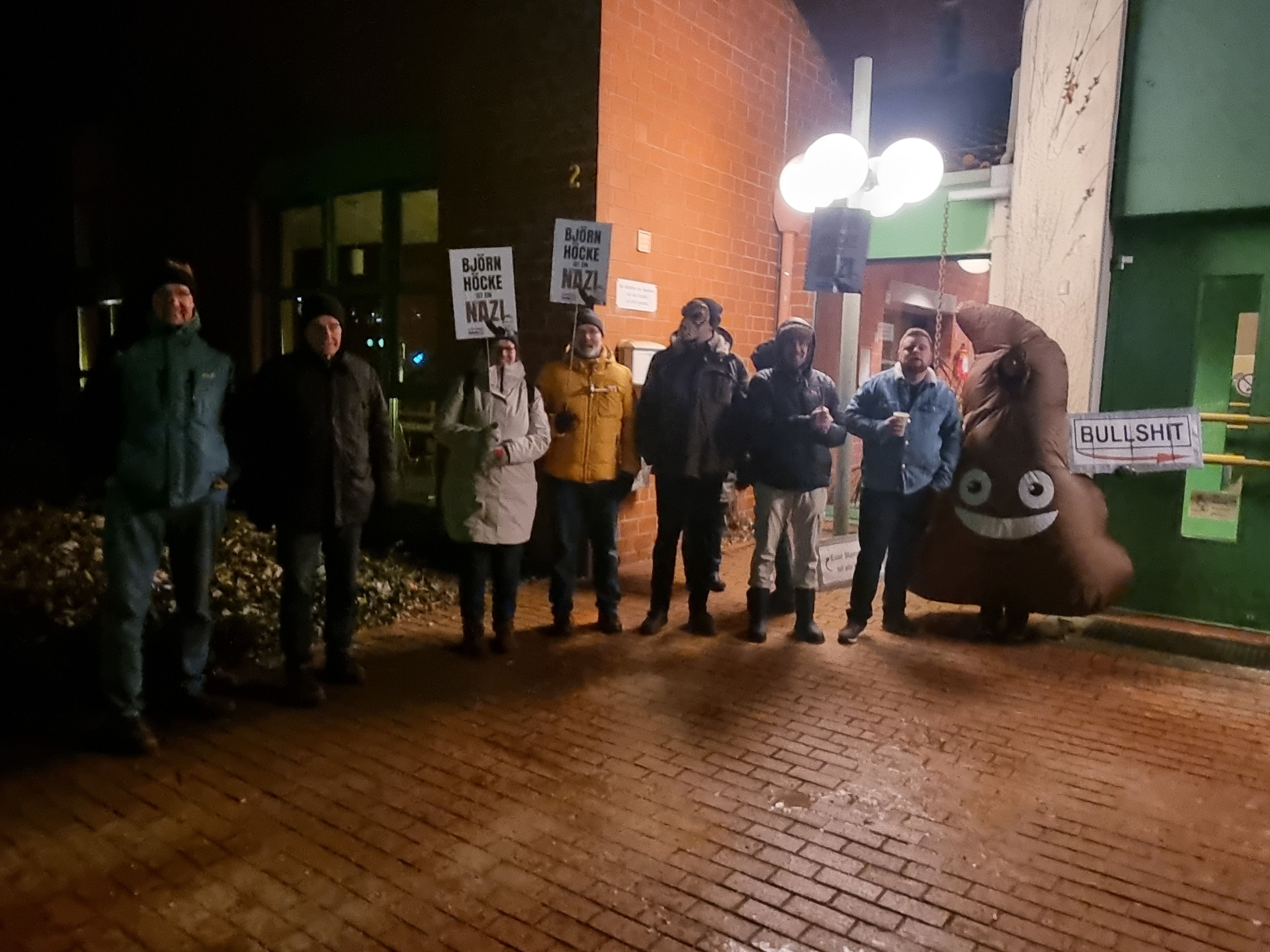 Protest gegen den Bürgerdialog der AfD in RE