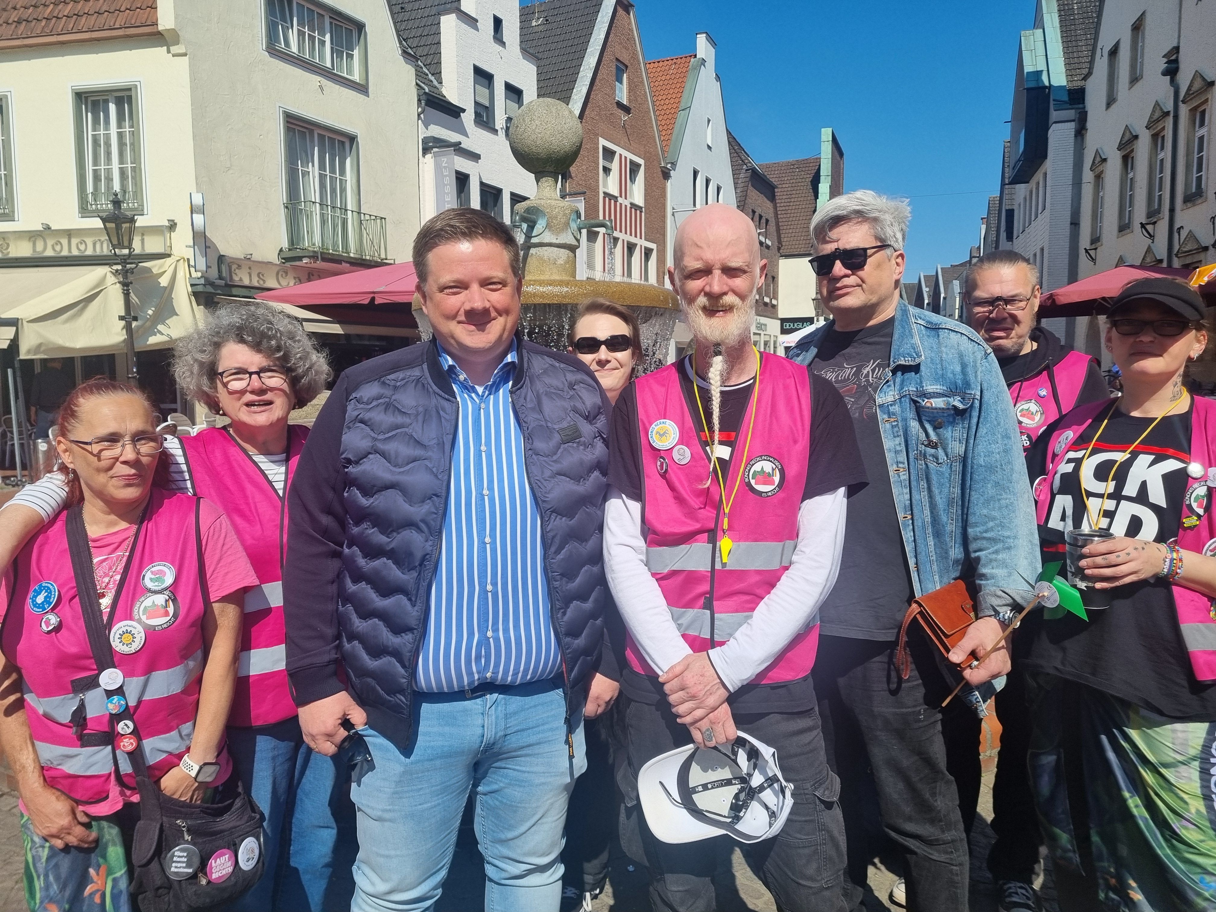 Protest gegen den Desinformationsstand in Haltern