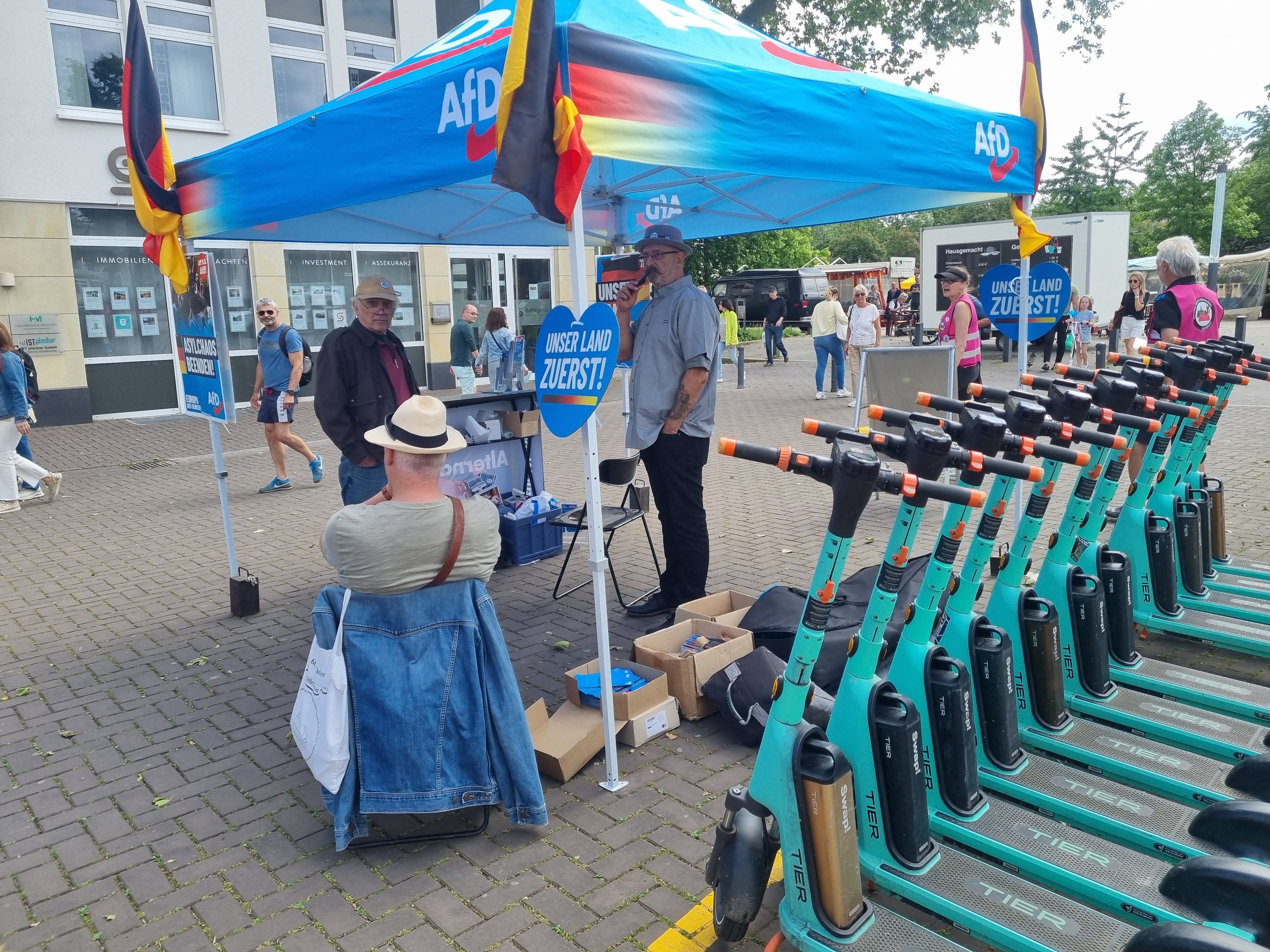 Protest am AfD-Desinformationsstand der AfD in RE