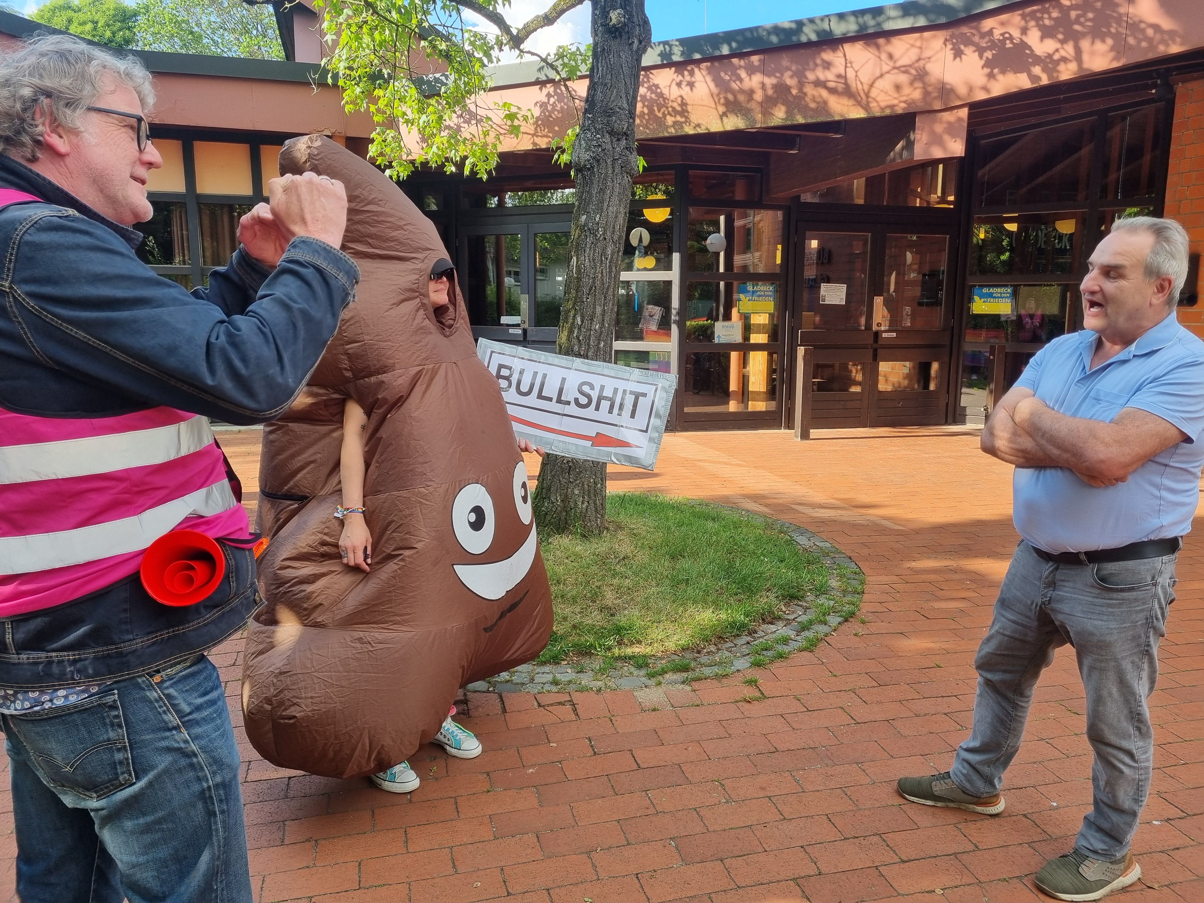 Protest gegen Roger Beckamp in Gladbeck