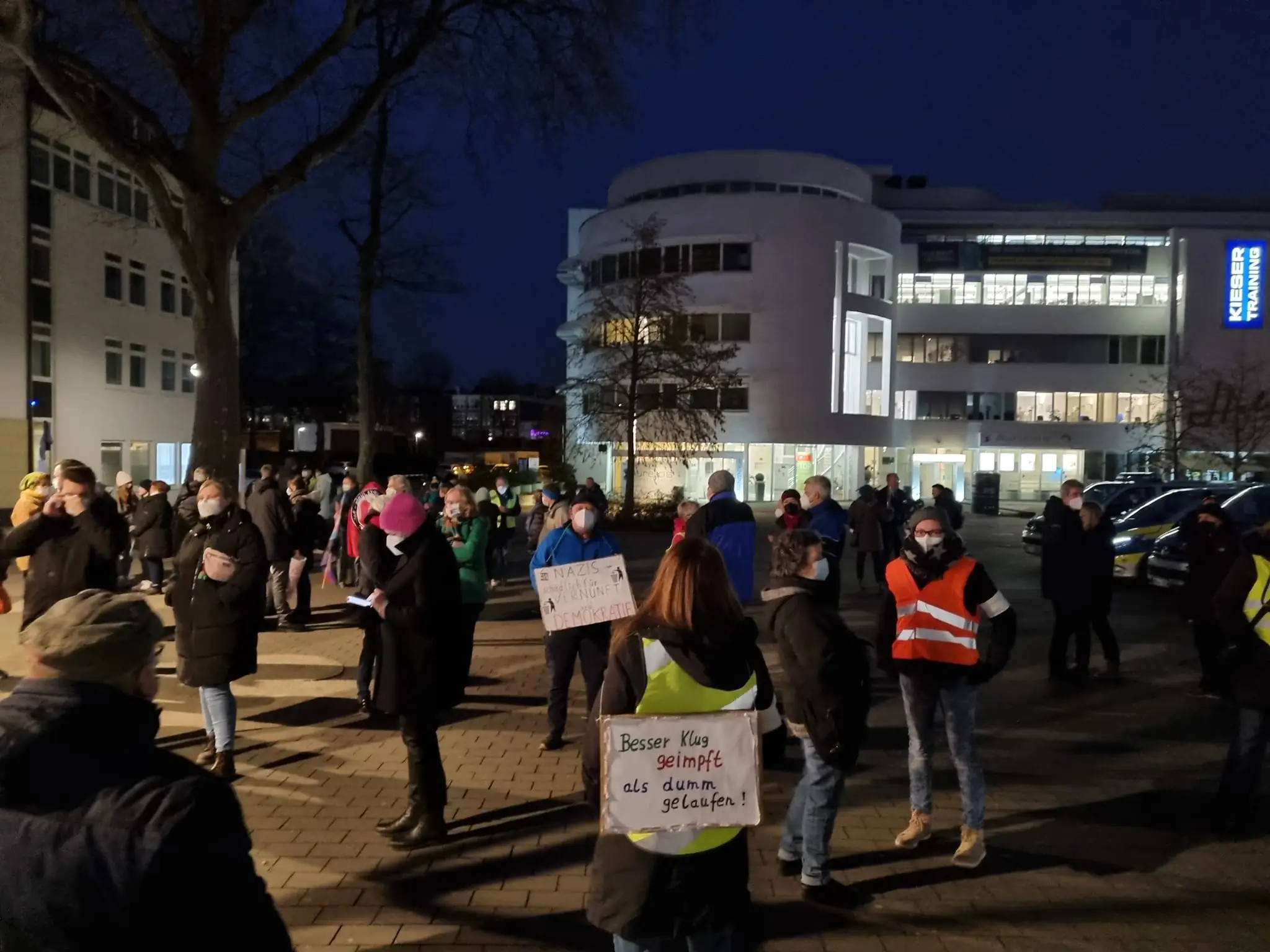 Erste Aktionen gegen Corona-Leugner:innen