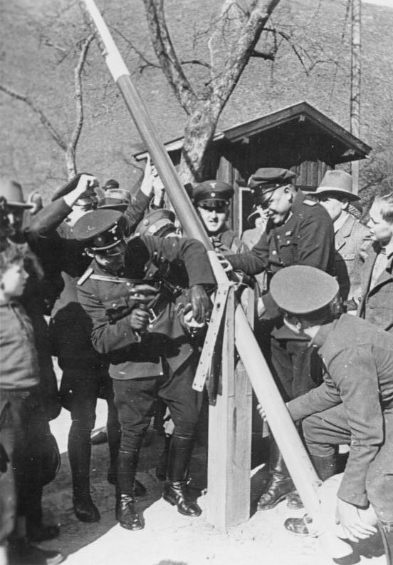 Bundesarchiv_Bild_137-049278,_Anschluss_Österreich.jpg